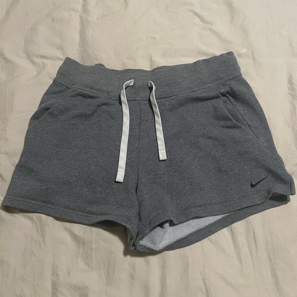 Women’s Nike Shorts - Picture 4 of 4